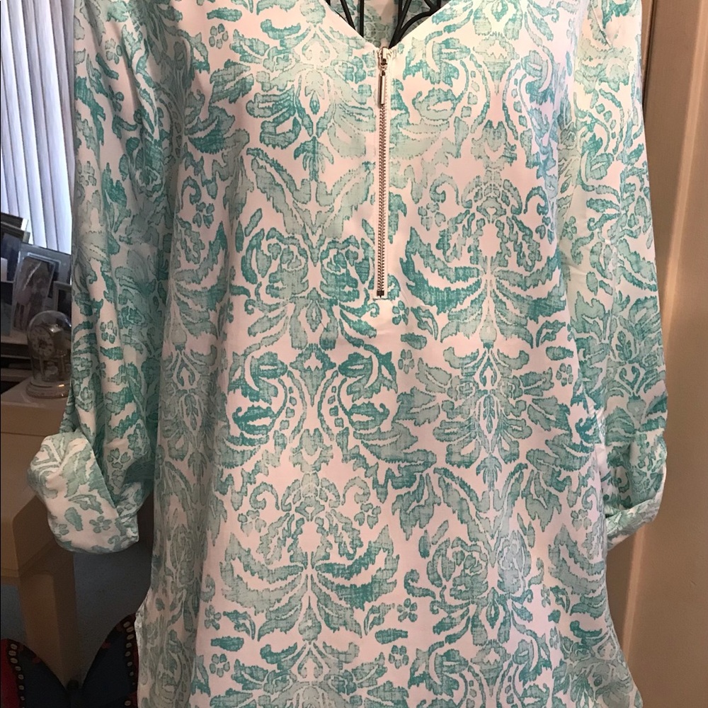 Chico’s beautiful three quarter length sleeve top. Size 3 (16)